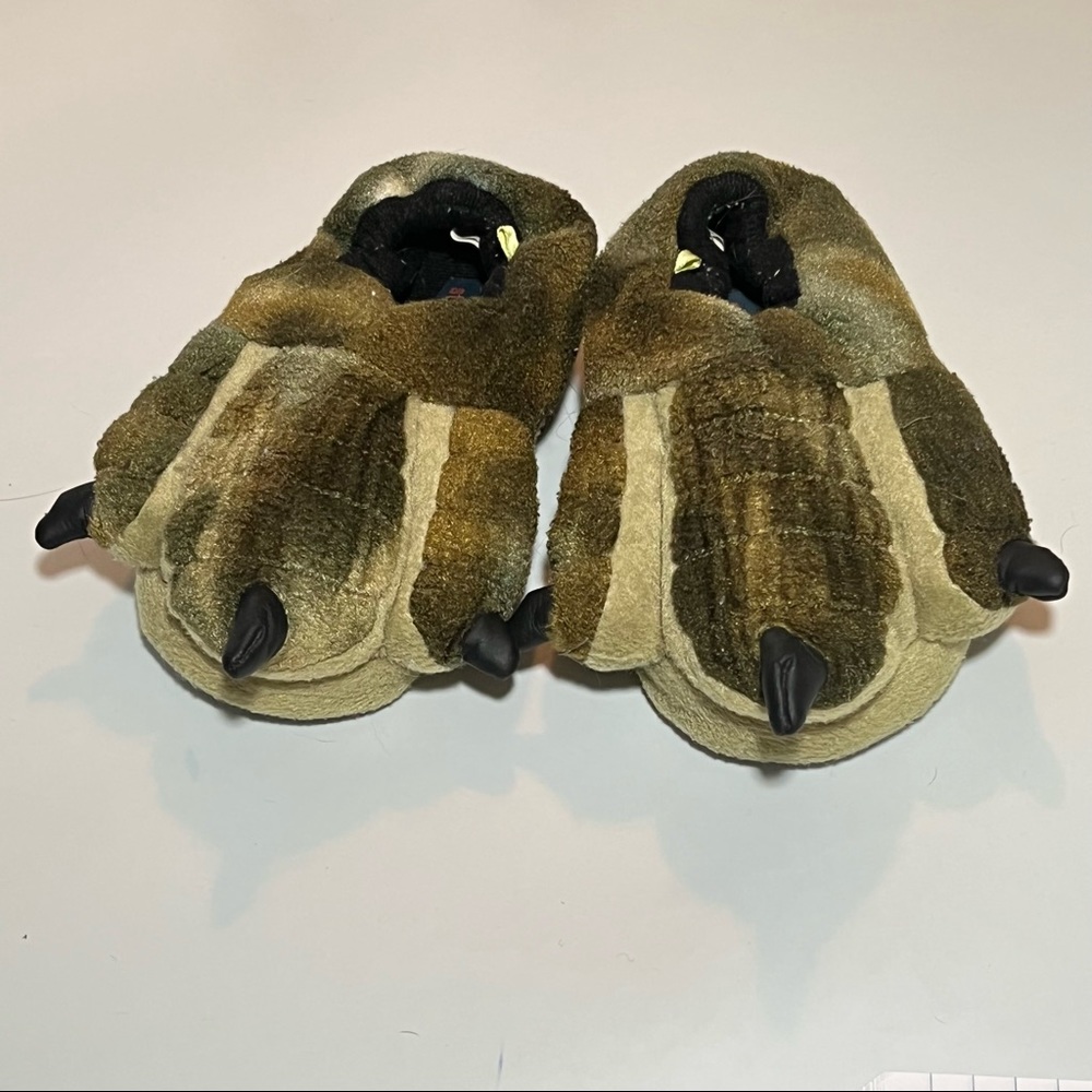 Stride Rite little boys Dino Feet slippers. Size 7/8